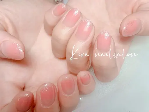 サロン定番♡きらめきチークネイル