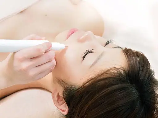 【シミ・シワ・毛穴全部改善！】シミケア20ショット極上コース