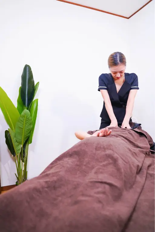 【人気No1】お仕事終わりの疲れた体に！全身揉みほぐし60分コース※背面のみ