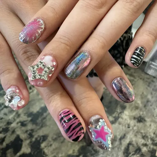 ‼️本日‼️1/31 19:30~【持ち込みデザインモデル募集💘】※現在のお爪の状態を写真送付 オフなし