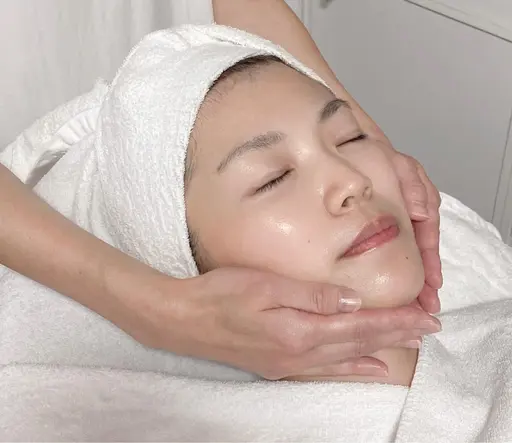 ①【透明感溢れる美白肌】フェイシャル＋美白マスク　しっとりクリーンな毛穴レスな肌づくりへ✨