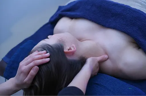 【12月限定】話題のCBDオイルヘッドスパ🌱（デコルテ​〜​肩、首、ドライヘッド)45分