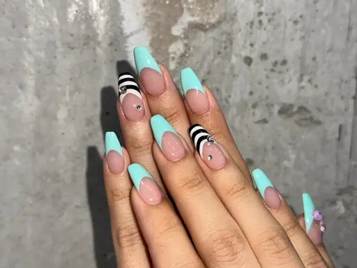 3/6 17:00~ 【オフなし長さ出し10本+持ち込みモデル募集💘】※現在のお爪の状態を写真送付