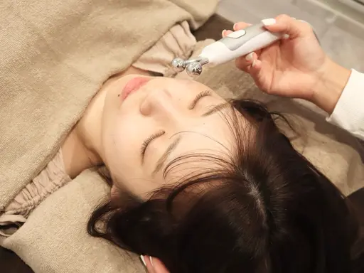 ☆【リフトUP&たるみケア】小顔矯正+EMS+ラジオ波+ドライヘッドスパ
