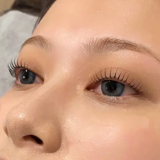 NEWスタッフ🔔\\🉐すぐ予約限定//国産化粧品登録まつ毛パーマ.パリジェンヌ【カール長持ちコーティング付】