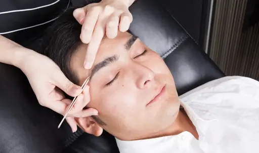 メンズ限定アイブロウ🍀 男性の眉に完全特化‼️理想の眉へ✨