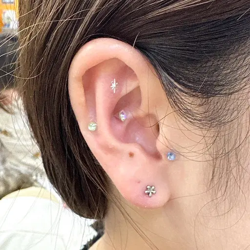 【耳つぼジュエリー6粒🐮🤍🫧】