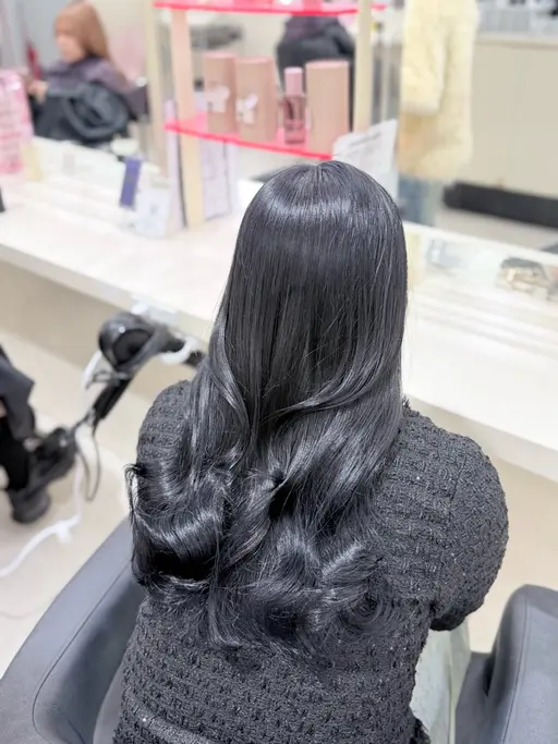 【ナチュラルな艶髪💫】ブリーチ無しで叶える暗髪カラー🦦🤍