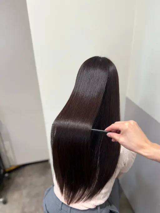 🪞人気No.1🪞縮毛矯正+髪質改善トリートメント🫧圧倒的な仕上がり、ダメージを極限まで抑え今までにない美髪に✨️