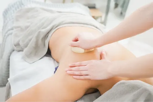 ガチガチ背中【背中カッサ+コルギ】