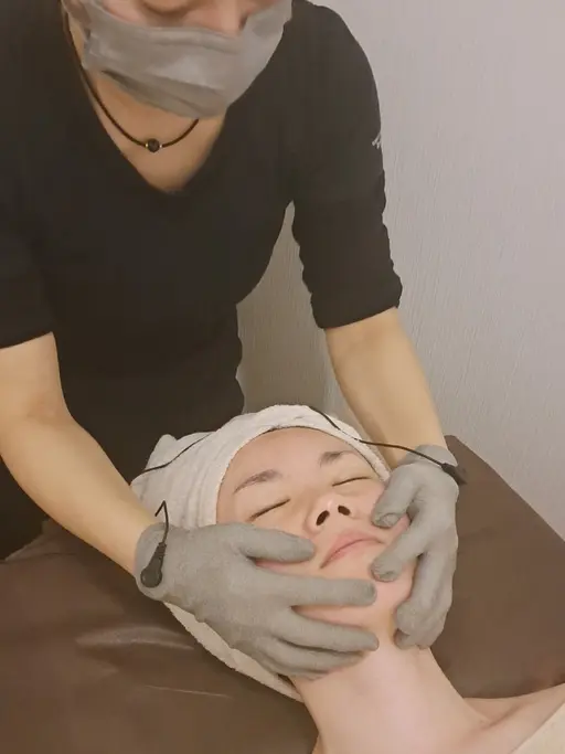 たるみUP⤴フェイシャル✨ デコルテ・ヘッドマッサージ・肩甲骨調整付き