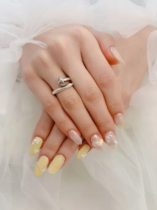 持ち込みデザインネイル🌷オフ込み［サンプルからの選択可］5500円　パーツ乗せ放題あり