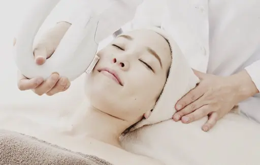 12月限定！光フェイシャル60分¥3,850