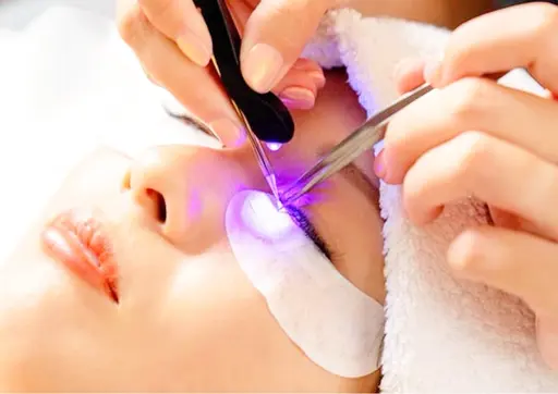 🌼4月1日限定クーポン🌼　ledフラットラッシュ100本　オイルクレンジングOK汗・湿気に強い🫧