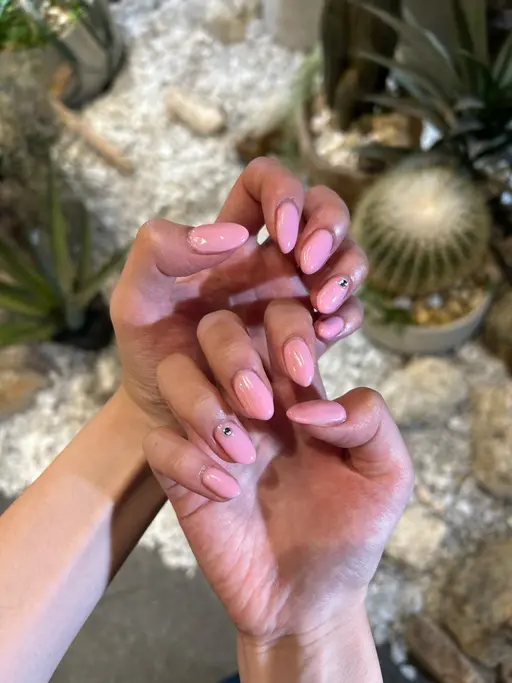 【U24】ワンカラーネイル(ラメ変更🉑)+パーツ2本まで‼️オフなし!!※パーツは別料金です🙇♀️