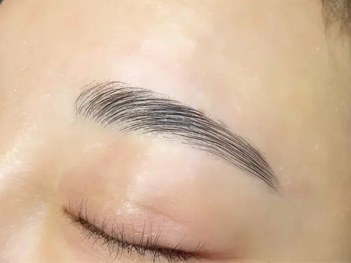 【眉パーマ＋眉ワックス】男性にも人気！ハリウッドブロウリフトを採用！