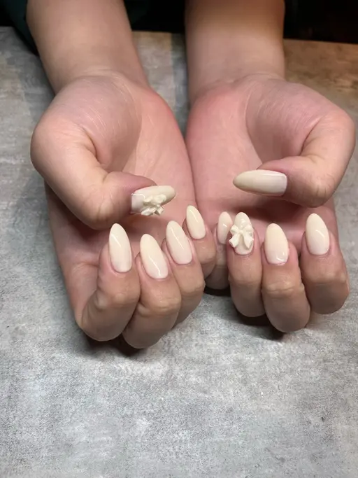 【初回オフ🆓】ワンカラー＋選べる大きめパーツ4つ付き💅🏻✨《パラジェル変更無料⌇ウォーターケア付き》