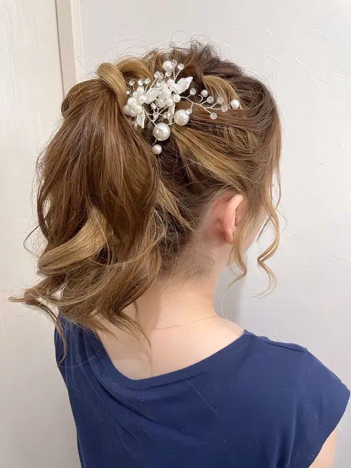 ヘアセット又はヘアメイク💄両方の場合は90分8000円になります。こちらからご予約いただき、メッセージ下さいませ。