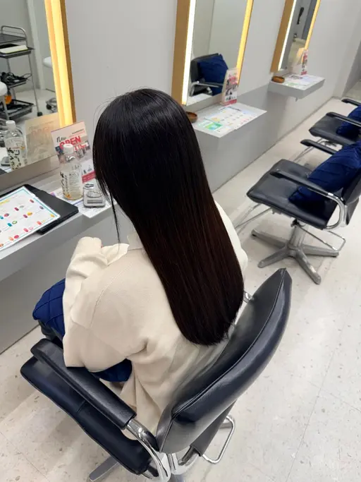 「癖毛や広がる髪の毛の方に！」🍓縮毛矯正