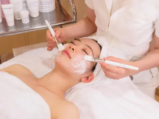 年末限定‪🫶自分史上最高のお肌へ🌈クリニック監修エステでモチぷるツヤ肌🌟赤ら顔やシミにケアでどんなお肌も改善