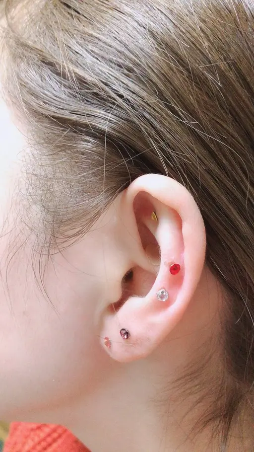 耳つぼジュエリー両耳8粒💎ダイエットや肩凝り、目の疲れなど、カスタマイズして貼ります！持ち込みも大丈夫です❤️