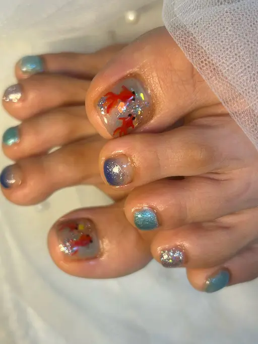 【夏限定🌴 選べるカラー＆デザイン】フットネイル（デザイン相談OK・ライトケア付き）