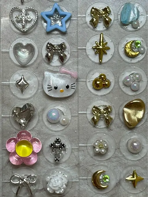 耳ツボジュエリー👂両耳合わせて10個💎イベント、成人式などに