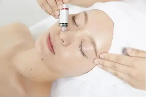 🌟ハイドラ・プラズマ・EMSフェイシャルから1種類の組み合わせを選べて、さらに美容液導入付きのコース☆3980円