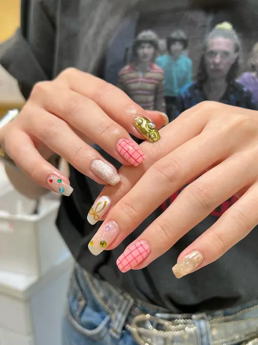 U24  【オフなし】art nail 🪇❤️