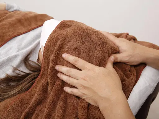 ★オリジナルベッドマッサージ※慢性的な頭痛も心地よく改善いたします！定価¥6600→¥4480 ※男性は5480円です。