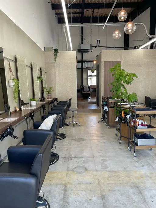 H      髪質改善　女性専用サロン