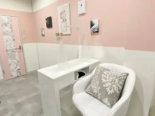 Nail&eye Belire 新宿【パラジェル・フィルイン導入店】