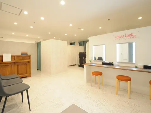 nicott lash  神戸三宮店
