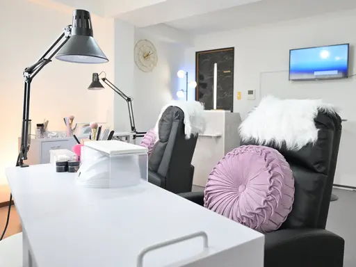 Nail salon  Moon