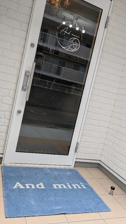 Private salon and mini.