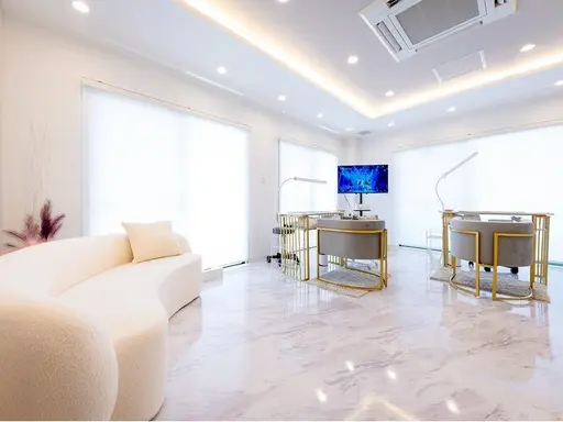 LUNON 獨協大学前駅店