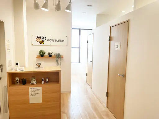 みつばちさろん