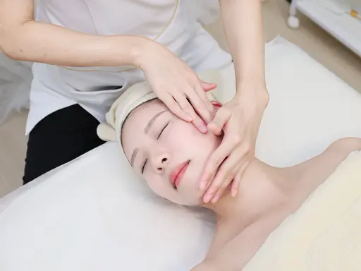 【むくみ撃退！速攻小顔】本格韓国式コルギ(パック付) 50 分