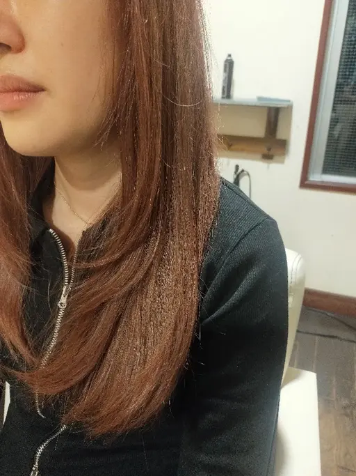 Premiumカラー＋カット（肩下の長さ）ミディアム〜ロング、レイヤー＋Oggiottoフルコーストリートメント