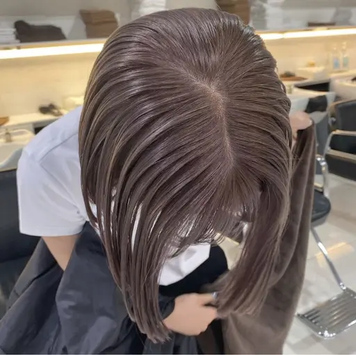 W カラー (ブリーチ) ¥4,000 or ワンカラー(根元からブリーチ毛の金髪の方) ¥2,000 1人限定❕