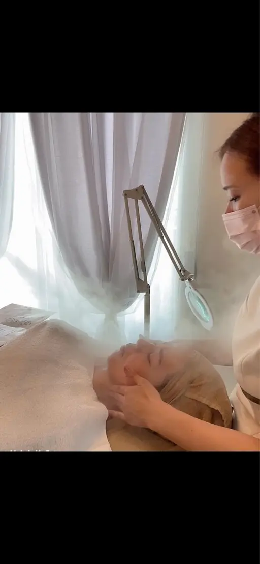 フェイシャルマッサージ