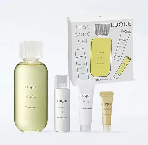 超音波小顔エステに2ヶ月分のふき取り用化粧水と1週間分の保護化粧水+乳液+クリームのファーストセット‼️