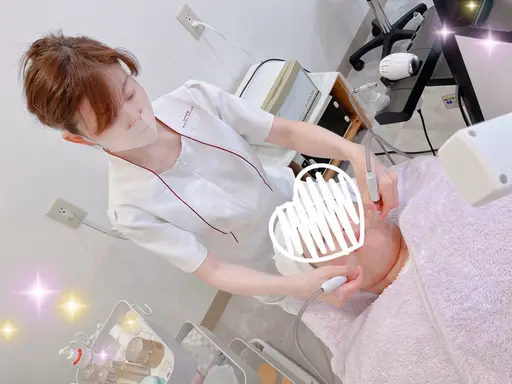 基本のアドバンスコース:50分のフェイシャルデコルテエステ