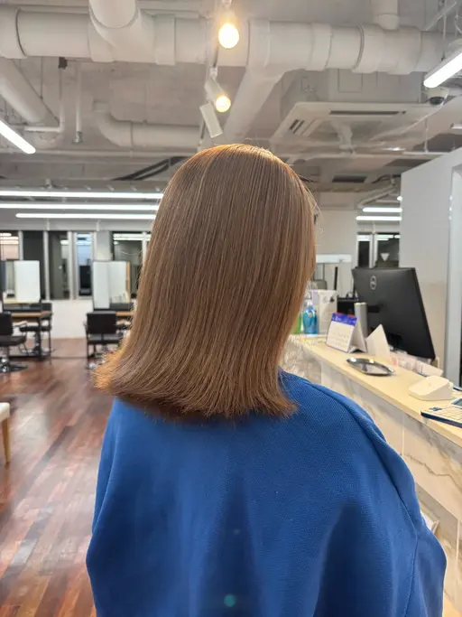 【10月限定.岡山全頭ブリーチ】カット＋（ブリーチ＋オンカラー）＋トリートメント