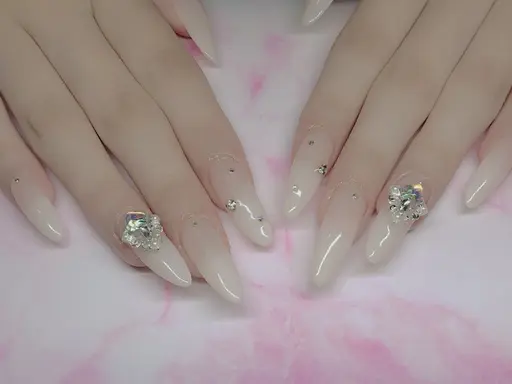 ジェル長さ出し（Gelip оr Gel‐X）＋ちょこっとデザイン🎨