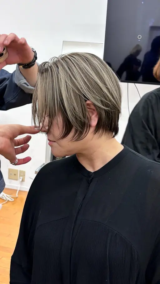 ショートボブ限定　白髪ぼかし立体感デザインハイライト