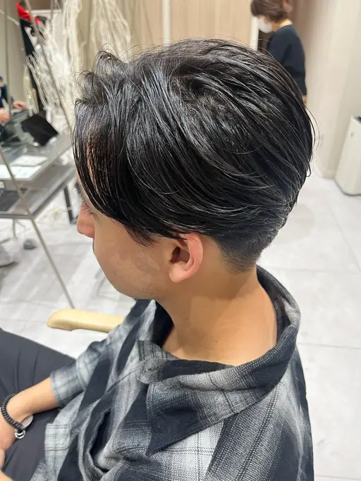 メンズ限定‼️  〖カット✂️〗+〖まがる縮毛矯正✨️〗…縮毛矯正独特のピンとした髪質を抑えてニュアンス風に仕上げます☆