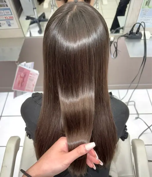 【 縮毛矯正 】湿気に負けない艶髪に🫧