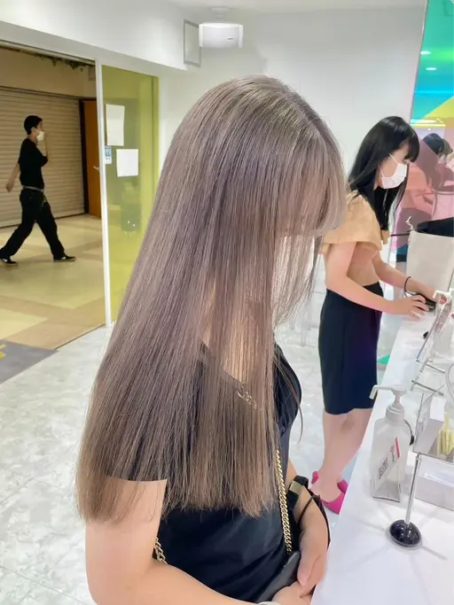 「✨ケアブリーチ使用✨】ダメージ94%減🩵傷みが気になる方へ🩵ブリーチありWカラー➕ヘッドスパ&コテ巻きお仕上げ付き