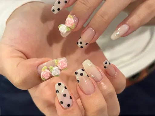 デザイン①【オフなし】シンプル♡持ち込み可‼️ストーンパールスタッズ10個まで無料‼️+パラジェル¥1,000